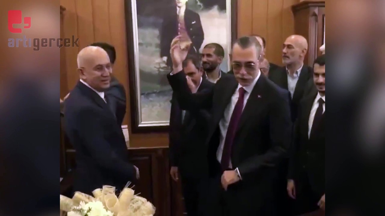 Etimesgut Belediye Başkanı seçilen Erdal Beşikçioğlu, görevi devraldı