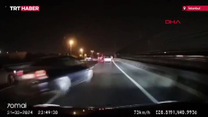 Direksiyon hakimiyetini kaybeden sürücü bariyerlere böyle çarptı