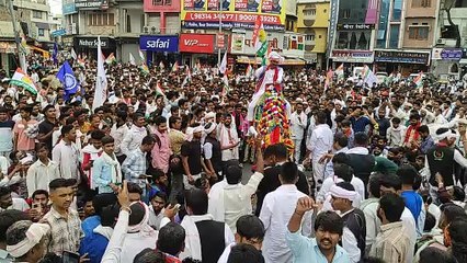 Video... उदयपुर लोकसभा सीट से बाप प्रत्याशी ऊंट पर बैठ नामांकन भरने पहुंचे