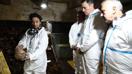 El presidente Pedro Sánchez visita la cripta del Valle de los Caídos.