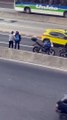 Vídeo flagra roubo de moto e fuga de criminosos pela Avenida Brasil