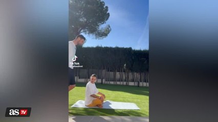 Watch how PSG’s Sergio Rico found out he’s having a baby
