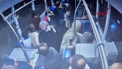 Batman 'daki olaylar sırasında belediye otobüsüne taşlı saldırı kamerada