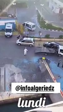 Renault laguna خردة ميناء مرسيليا عند وصول المهاجرين إلى الجزائر ميناء الجزائر مرسيليا لا جولييت وهران سكيكدة عنابة بجاية قارب الجزائر العبارات كورسيكا لينيا نقل الأمتعة فان الجمارك الشرطة الدرك port d'alger