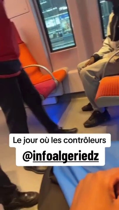 Contrôleur tiket de transport carte ticket billet tgv train navigo carte imagine r carte orange idf ile de france rer metro عند وصول المهاجرين إلى الجزائر ميناء الجزائر مرسيليا لا جولييت وهران سكيكدة عنابة ب