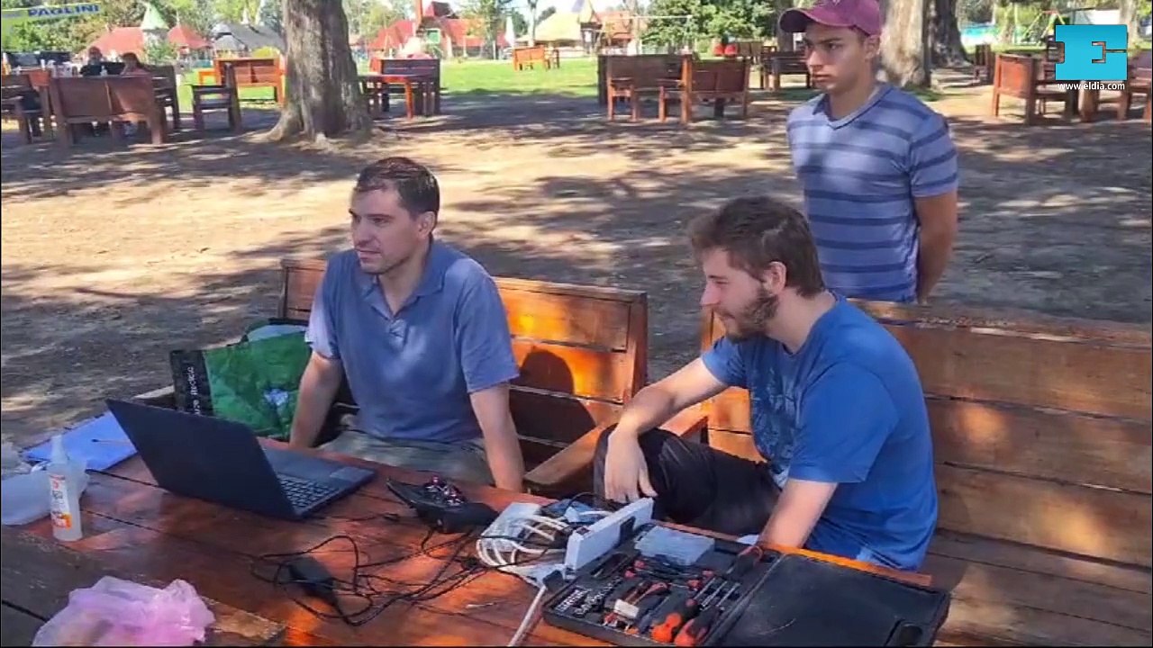 Probaron en La Plata un dron acuático que limpia ríos y lagos, así funciona el novedoso invento con aporte de la UNLP