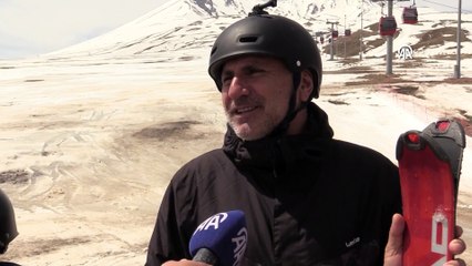 Yerli ve yabancı turistler Erciyes'te baharda kayak keyfi yaşıyor