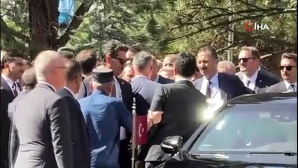 Erdoğan, Alparslan Türkeş'in kabrini ziyaret etti