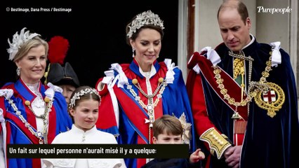 Video herunterladen: Kate et Charles ne sont pas les seuls à s'être rapprochés ces dernières semaines... L'alliance que personne n'avait vu venir