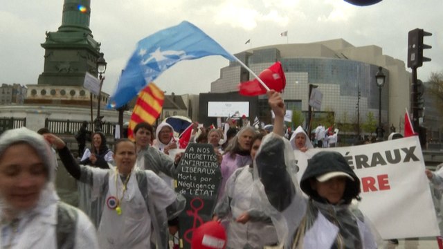Les infirmiers libéraux en colère manifestent dans les rues de Paris