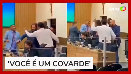 Vereadores quase se agridem após discussão com troca de ofensas em Goiás: 'O senhor se esconde'