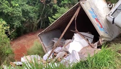 Homem fica ferido após caminhão tombar na BR-369, nas proximidades do Reassentamento São Francisco