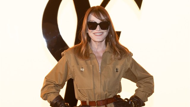 VOICI : Une ivrogne : Carla Bruni perturbée par son portrait dans un film de sa sœur Valeria Bruni-Tedeschi