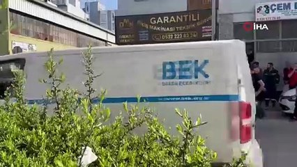 Kargocular ile müşteriler birbirlerine girdi: Bir kişi bıçakla yaralandı, polis güçlükle ayırdı
