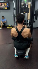 CLOSE GRIP LAT PULLDOWN