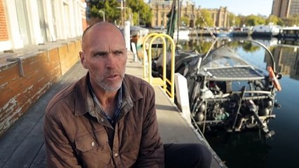 Marine safety authority delays Sam McLennan's plan to sail a raft built of rubbish from Hobart to Sydney