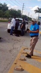 Santa Cruz: Motociclista acaba dentro de un vehículo al que impactó por la parte trasera