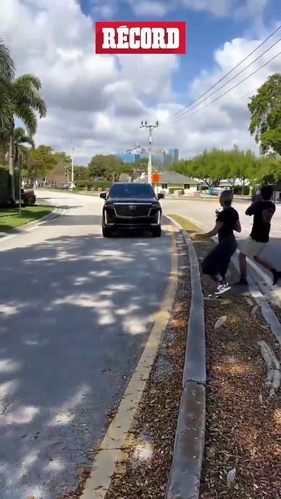 Messi se detuvo a firmar autógrafos y dar fotos en Miami