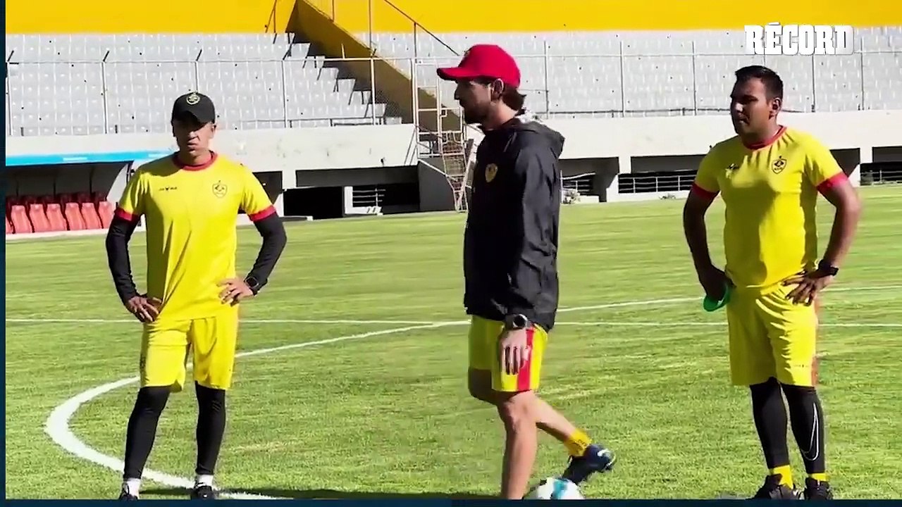 Gerardo Espinoza, D.T. líder en Ecuador con el Aucas, sueña con la Liga MX