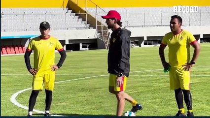 Gerardo Espinoza, D.T. líder en Ecuador con el Aucas, sueña con la Liga MX