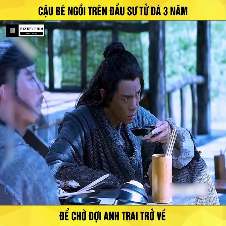 Review Phim - Cậu Bé Ngồi Trên Đầu Sư Tử Đá 3 Năm, Để Chờ Đợi Anh Trai Trở Về