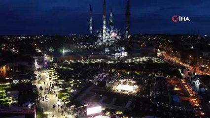 Selimiye Camii gölgesinde 5 bin kişi iftar yaptı