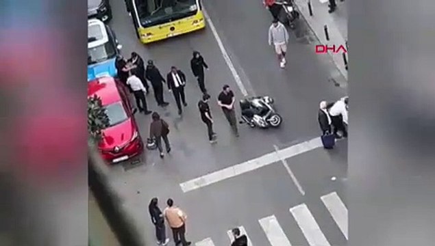 Önce kaza, sonra kavga; İstanbul trafiği boks ringine döndü