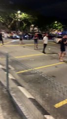 疑似两组拖车员争抢生意，50男子在甲洞街头爆发群殴🔥