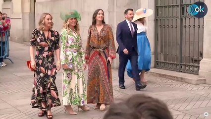 Dos invitadas a la boda de Almeida coinciden con el mismo vestido