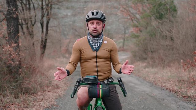 Bettini esclusivo: Bici gravel e kit di sopravvivenza: camera d’aria, attrezzi, nastro adesivo e… bombolino