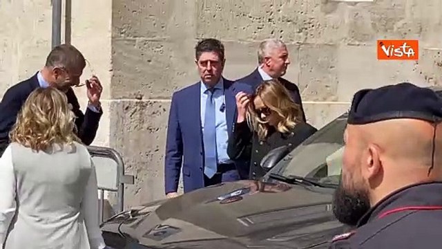 Meloni attraversa piazza Chigi e arriva al convegno ?La scienza al centro dello Stato?