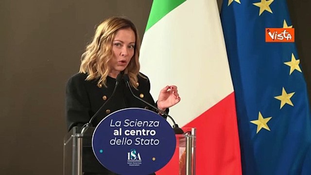 Meloni cita Giovanni Paolo II agli scienziati: Politica e scienza come fede e ragione