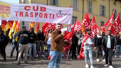 Pavia, il corteo dei lavoratori della Gottardo di Broni