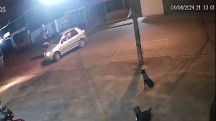 Câmera flagra acidente entre moto e carro em Almirante Tamandaré