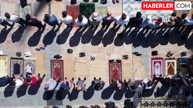 Düzce'de Ramazan Ayının Son Cuma Namazında Camiler Doldu Taştı