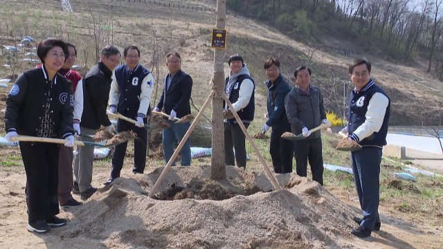 [경기] 경기도, 가천대서 식목일 행사... 기후변화 대응의 씨앗 되길 / YTN
