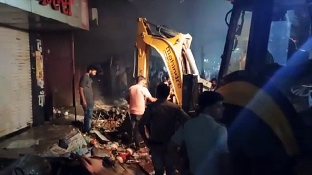 Fire breaks out in gift gallery