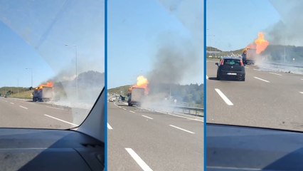 Alev alan TIR, trafikte ilerlemeye devam etti