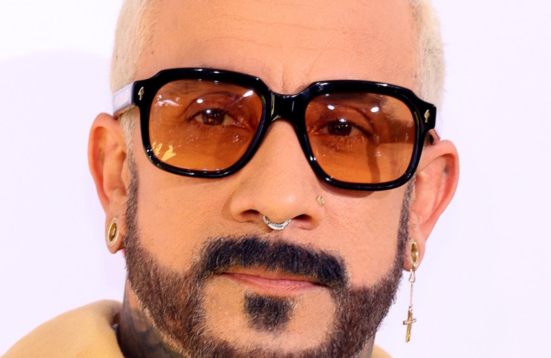 Cantante dei Backstreet Boys ha fatto liposuzione al collo: 'Mi sono emozionato'