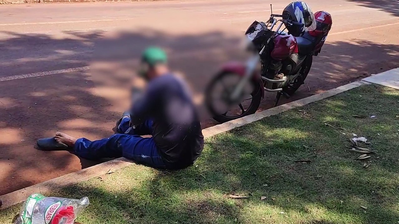 Motociclista sofre queda ao passar por quebra-molas no Country