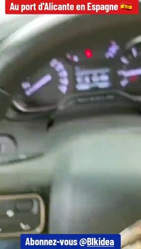 algérien au port alicante oran عند وصول المهاجرين إلى الجزائر ميناء الجزائر مرسيليا لا جولييت وهران سكيكدة عنابة بجاية قارب الجزائر العبارات كورسيكا لينيا نقل الأمتعة فان الجمارك الشرطة الدرك port d'alger en