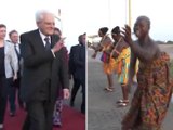 Mattarella accolto dai balli tradizionali al suo arrivo in Ghana
