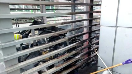 서울 평창동 폐자재 창고에서 불...3백여 명 대피 / YTN