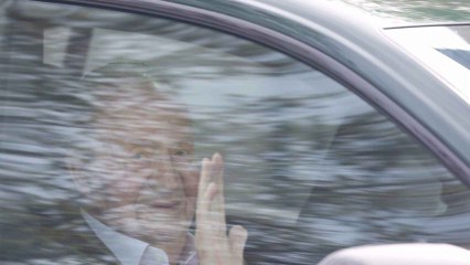 El Rey Juan Carlos y Froilán llegan a Madrid para la boda de Martínez-Almeida y Teresa