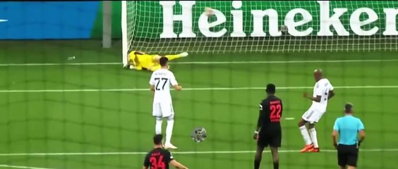 Grimaldo keeps trying crazy knuckleballs...