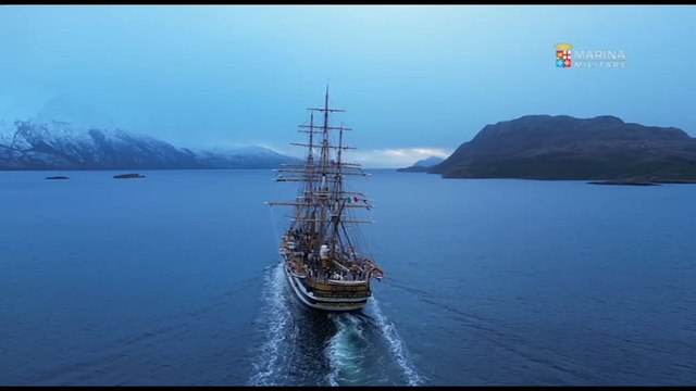 La nave Vespucci della Marina Militare ha doppiato Capo Horn
