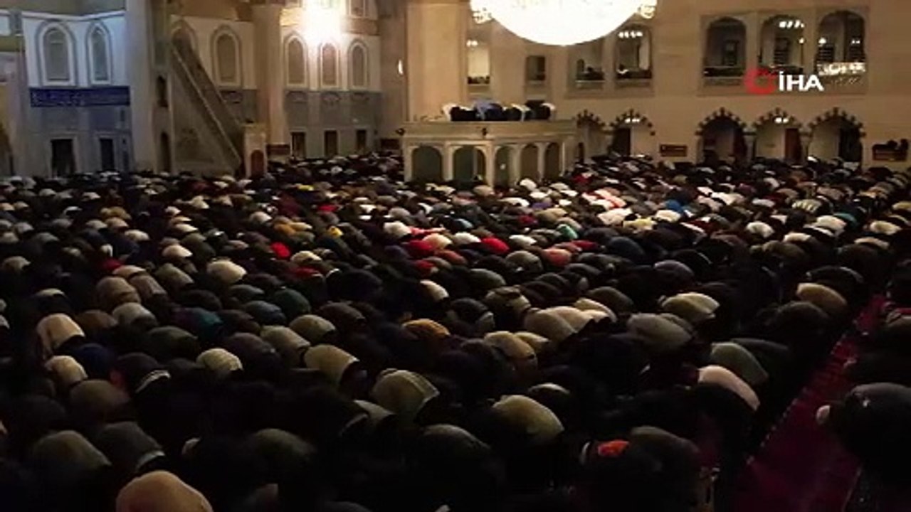 Ankara'da camiler doldu taştı! Kadir Gecesi'nde eller semaya açıldı