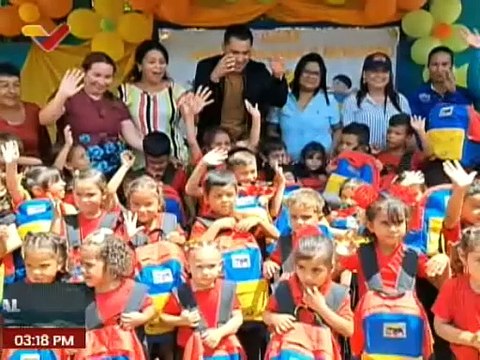 Nueva Esparta | 1X10 del buen gobierno dota de kits escolares y uniformes en el municipio Marcano