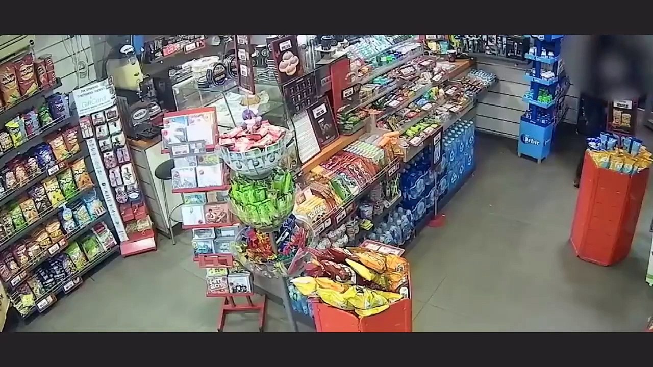 Thief tried to escape but was met by all the police of the world