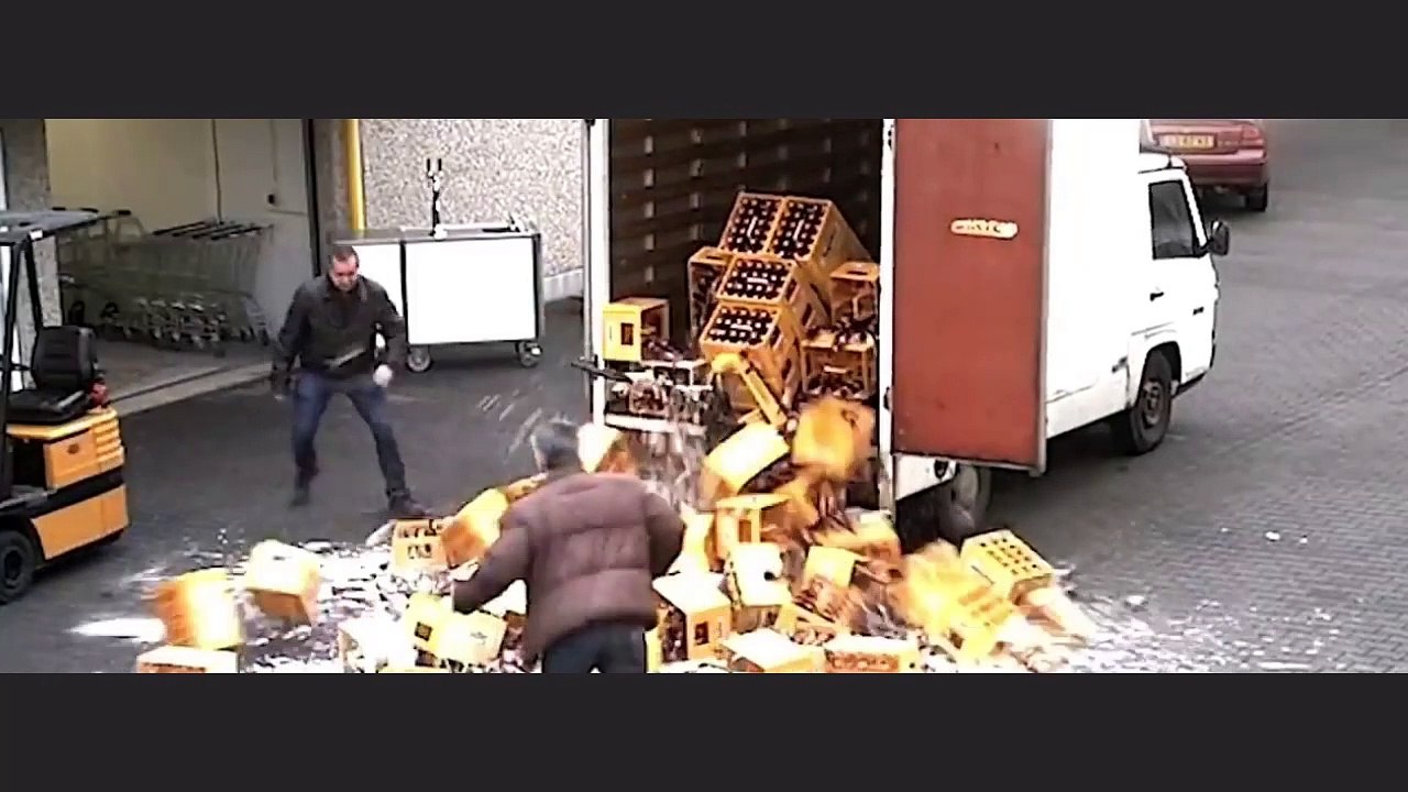 A light fell from a truck, causing a disaster